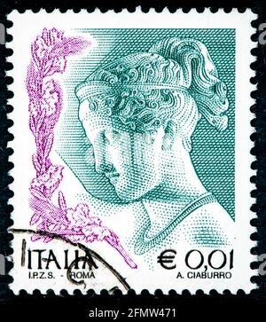Italie - Circa 2002: Un timbre imprimé en Italie montre `Hebe', Antonio Canova, femmes dans la série Art 1998-2004, vers 2002 russie février,antonio canova,art Banque D'Images