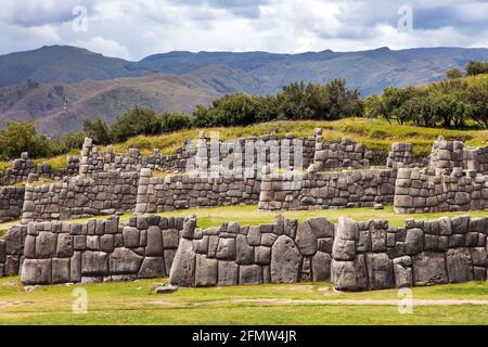 Vue sur Sacsayhuaman, ruines de l'Inca à Cusco ou Cuzco, Pérou Banque D'Images