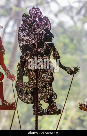 Caractère de Wayang Kulit, théâtre traditionnel indonésien d'ombres de marionnettes. Banque D'Images