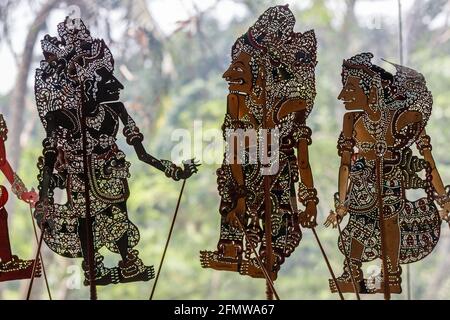 Personnages de Wayang Kulit, théâtre traditionnel indonésien d'ombres de marionnettes. Banque D'Images