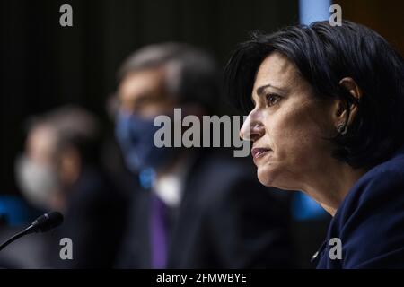 Rochelle Walensky, directrice des centres américains pour le contrôle et la prévention des maladies (CDC), témoigne devant une audience du Sénat sur la santé, l'éducation, le travail et les pensions pour examiner une mise à jour des responsables fédéraux sur les efforts de lutte contre la COVID-19 dans le bâtiment Dirksen du Sénat à Washington, DC, USA, le 11 mai 2021. Photo de Jim Lo Scalzo/Pool/ABACAPRESS.COM Banque D'Images