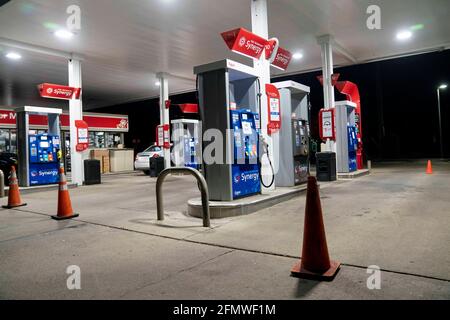 Washington, États-Unis. 11 mai 2021. Une station-service à court d'essence est vue à Arlington, Virginie, États-Unis, le 11 mai 2021. La secrétaire américaine à l'énergie Jennifer Granholm a exhorté mardi les Américains à ne pas thésauriser l'essence car l'exploitant d'un pipeline principal américain devrait reprendre ses activités dans quelques jours après qu'il ait été forcé de fermer ses activités en raison d'une attaque de cybersécurité. Credit: Liu Jie/Xinhua/Alay Live News Banque D'Images