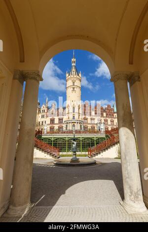 Château de Schwerin Schweriner Schloss Orangerie Parlement Gouvernement Mecklenburg-Vorpommern format portrait En Allemagne repère Banque D'Images