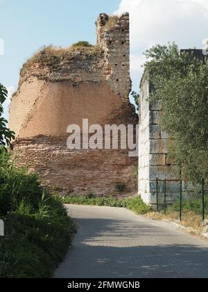 Ruines du mur de ville à Nicaea Banque D'Images