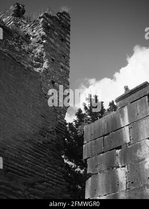 Ruines du mur de ville à Nicaea Banque D'Images