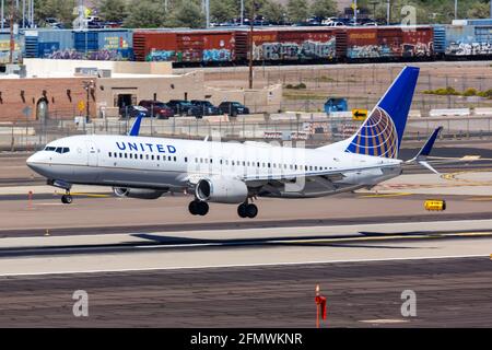 Phoenix, Arizona - 8 avril 2019 : avion Boeing 737-800 de United Airlines à l'aéroport Phoenix Sky Harbor (PHX) aux États-Unis. Banque D'Images