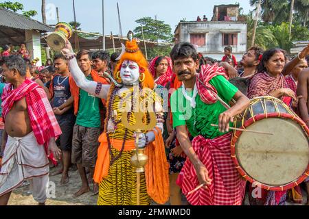 Gajan est un festival rural du Bengal.dans ce spectacle, une personne à multiples facettes dans le guise de Dieu Shiva est vu. Banque D'Images