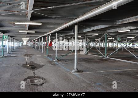 Parking vide à l'aéroport Orio al Serio, Italie Banque D'Images