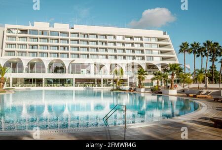 Limassol, Chypre - 04 décembre 2019 : hôtel à la plage de Limassol sur l'île de Chypre Banque D'Images