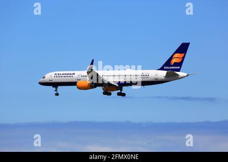 Reykjavik, Islande – 02. Juillet 2017 : Icelandair Boeing 757-200 à l'aéroport Keflavik (KEF) en Islande. Boeing est un fabricant d'avions basé à Seattl Banque D'Images