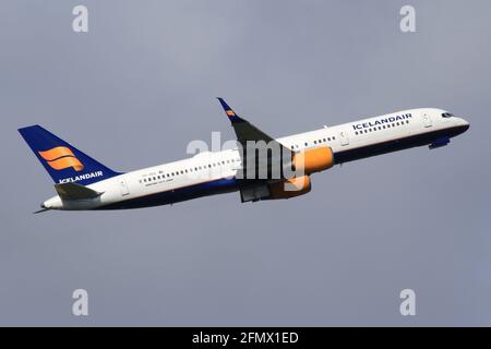 Reykjavik, Islande – 02. Juillet 2017 : Icelandair Boeing 757-200 à l'aéroport Keflavik (KEF) en Islande. Boeing est un fabricant d'avions basé à Seattl Banque D'Images
