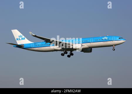 Amsterdam, pays-Bas – 14. Septembre 2016 : KLM Royal Dutch Airlines Airbus A330 à l'aéroport d'Amsterdam (AMS) aux pays-Bas. Banque D'Images