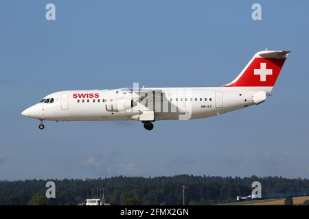 Zurich, Suisse – 29. Juillet 2016: Swiss Air Lines BAE Systems Avro 146-RJ100 à l'aéroport de Zurich (ZRH) en Suisse. Banque D'Images