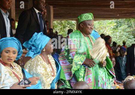 Osun Osogbo Monarch: L'hôte de tous les dévotés et invités au festival annuel Osun. Banque D'Images