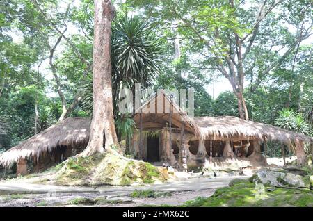 Osun Osogbo, Osun Sacred Grove and River : l'un des plus anciens sanctuaires de la grove. Banque D'Images