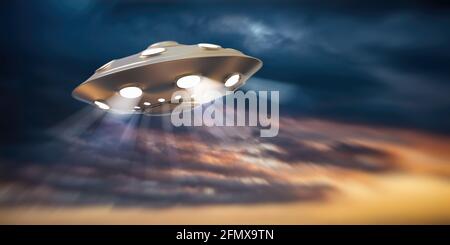 Science-fiction OVNI. Objet volant non identifié, plaque d'espace extraterrestre sur fond de ciel nocturne coloré. Vaisseau spatial extraterrestre, les faisceaux lumineux s'éclairent Banque D'Images