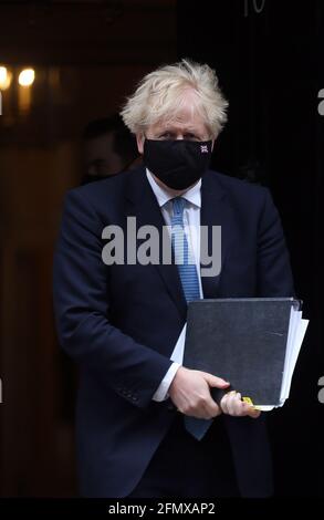 Londres, Angleterre, Royaume-Uni. 12 mai 2021. Le Premier ministre britannique BORIS JOHNSON quitte 10 Downing Street avant de faire une déclaration sur Covid-19 et de débattre du discours de la Reine à la Chambre des communes. Credit: Tayfun Salci/ZUMA Wire/Alay Live News Banque D'Images