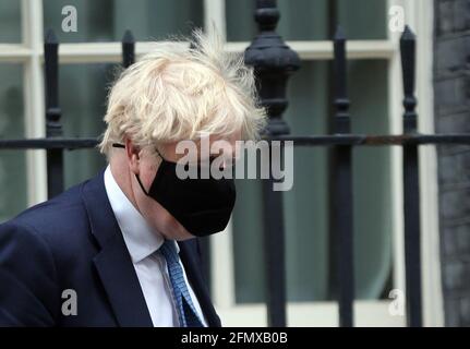 Londres, Angleterre, Royaume-Uni. 12 mai 2021. Le Premier ministre britannique BORIS JOHNSON quitte 10 Downing Street avant de faire une déclaration sur Covid-19 et de débattre du discours de la Reine à la Chambre des communes. Credit: Tayfun Salci/ZUMA Wire/Alay Live News Banque D'Images