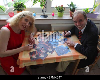 Melanie Meier, die ehemalige Auserwählte des singenden Schäfers aus der TV-Reihe 'Bauer sucht Frau' ist frisch verliebt in Tony Marony Banque D'Images