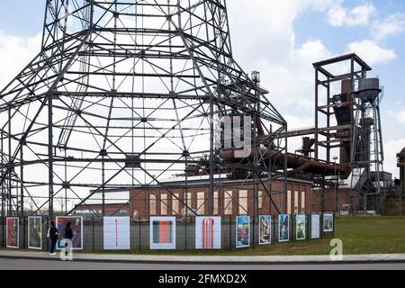 Exposition de l'association d'artistes Dortmunder Gruppe E.V. aux vestiges de la tour de refroidissement de l'ancienne fonderie Hoesch Phoenix West, Dortmund, NOR Banque D'Images