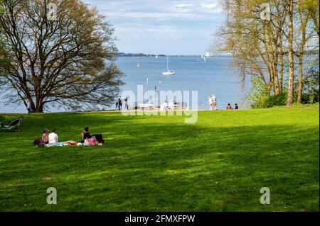 Naherholungsgebiet Diederichsenpark in Kiel mit herrlichem Blick über die Kieler Förde Banque D'Images