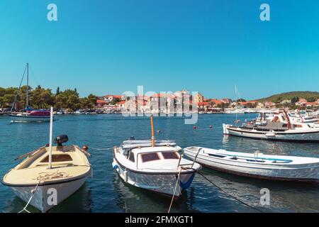 Village de Vrboska sur la côte nord de l'île de Hvar en Dalmatie, Croatie Banque D'Images