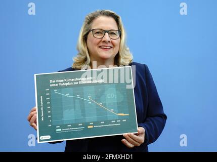 Berlin, Allemagne. 12 mai 2021. Svenja Schulze, Ministre fédéral de l'environnement, de la conservation de la nature et de la sûreté nucléaire. Credit: Kay Nietfeld/dpa/Alay Live News Banque D'Images