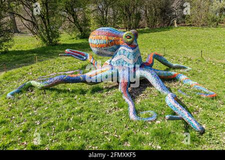 Une exposition au Yorkshire Sculpture Park YSP à Wakefield, West Yorkshire, Angleterre Royaume-Uni - Octopus (Polipo) 2011 par Marialuisa Tadei Banque D'Images