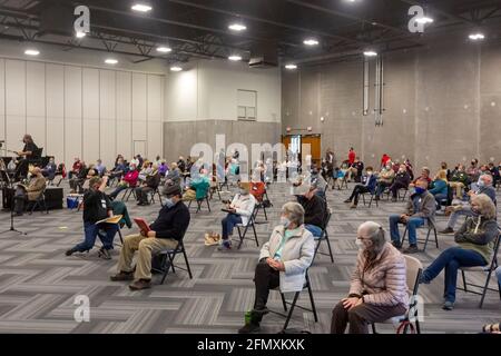 Jackson, Michigan, États-Unis. 11 mai 2021. La Commission indépendante de réglementation des citoyens tient sa première audience publique avant de redessiner les cartes des circonscriptions et des circonscriptions législatives du Michigan. La Commission a été créée par l'initiative de vote des électeurs et non des politiciens, adoptée en 2018, qui visait à mettre fin au découpage électoral en écartant le pouvoir de redécoupage de la législature. Crédit : Jim West/Alay Live News Banque D'Images