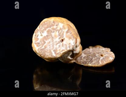 truffe blanche isolée sur fond noir / blanc Banque D'Images