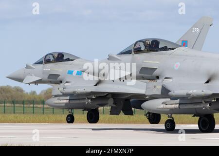 RAF LOSSIEMOUTH, ÉCOSSE, 11 MAI 2021: Royal Air Force Eurofighter typhons pendant l'exercice joint Warrior à RAF Lossiemouth, Écosse, le mardi 11 mai 2021. (Crédit : Robert Smith | MI News ) Banque D'Images