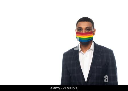 african american homme d'affaires dans les couleurs arc-en-ciel masque médical isolé sur blanc, lgbt concept Banque D'Images