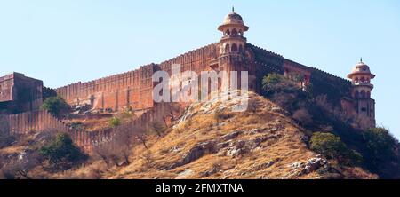 Amber ou fort d'Amer près de la ville de Jaipur, détail de la partie supérieure de la forteresse, Rajasthan, Inde Banque D'Images