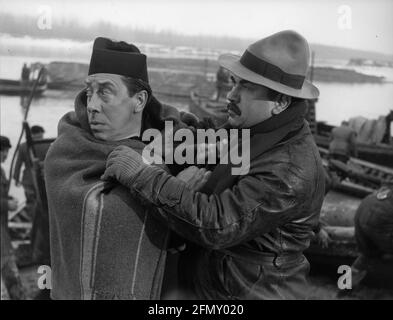 Le retour de Don Camillo le retour de Don Camillo Année : 1953 France / Italie Fernandel, Gino Cervi Réalisateur : Julien Duvivier Banque D'Images