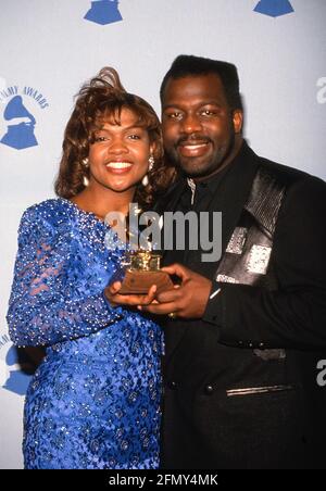 Bebe & Cece Winans au 32ème Grammy Awards 21 février 1990 crédit : Ralph Dominguez/MediaPunch Banque D'Images