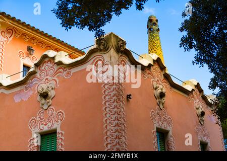 Musée Gaudi House, Parc Guell, Barcelone, Catalogne, Espagne. Un parc public conçu par le célèbre architecte catalan Antoni Gaudim et doté de jardins et d'arches Banque D'Images