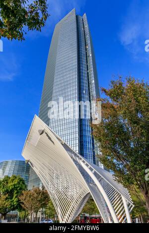 Devon Energy Tower vu depuis les jardins Myradi dans le centre-ville d'Oklahoma City, Oklahoma, États-Unis Banque D'Images