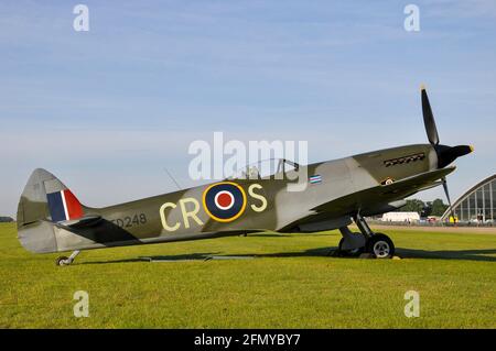 Spitfire Mk Supermarine de la Seconde Guerre mondiale. Avion de chasse XVI TD248, G-OXVI. Spitfire LF XVIE, LF 16e modèle de guerre de Spitfire Banque D'Images