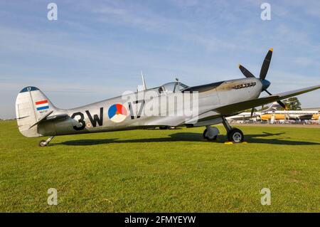 L'avion de chasse Supermarine Spitfire MK732 de la Seconde Guerre mondiale. Spitfire LF Mk IXC MK732 (pH-OUQ). Exploité par le vol historique du Royal Netherlands Banque D'Images