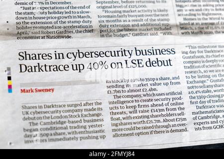 'Les titres dans le domaine de la cybersécurité Darktrace ont augmenté de 40 % par rapport aux débuts de LSE' Journal titre article dans Guardian le 30 avril 2021 Londres Grande-Bretagne Royaume-Uni Banque D'Images