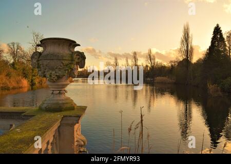 Italian Gardens at Sunset, Kensington Gardens, Londres, Royaume-Uni Banque D'Images