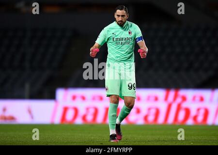 Turin, Italie. 12 mai 2021. Gianluigi Donnarumma de l'AC Milan fête lors de la série UN match de football entre le Torino FC et l'AC Milan. Credit: Nicolò Campo/Alay Live News Banque D'Images