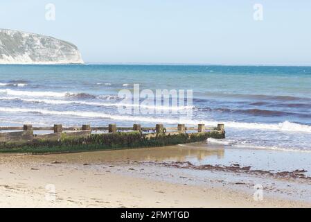 Plage de Swanage. Ville côtière et paroisse civile dans le sud-est de Dorset, Angleterre Banque D'Images