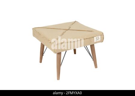 Tabouret en bois beige vintage isolé sur fond blanc Banque D'Images