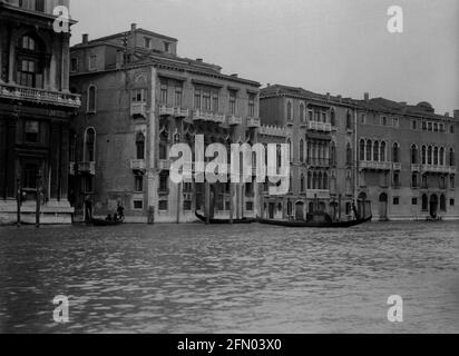 AJAXNETPHOTO. c.1908 -14. VENISE, ITALIE. - GRAND ALBUM DE TOURNÉE; NUMÉRISATIONS DE NÉGATIFS EN VERRE IMPÉRIAL ORIGINAUX - GRAND CANAL. PHOTOGRAPHE : INCONNU. SOURCE: COLLECTION DE LA BIBLIOTHÈQUE D'IMAGES D'ÉPOQUE AJAX.CREDIT: BIBLIOTHÈQUE D'IMAGES D'ÉPOQUE AJAX. RÉF; 1900 5 10 Banque D'Images