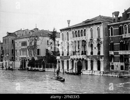 AJAXNETPHOTO. c.1908 -14. VENISE, ITALIE. - GRAND ALBUM DE TOURNÉE; NUMÉRISATIONS DE NÉGATIFS ORIGINAUX EN VERRE IMPÉRIAL - GRAND CANAL WATERFRONT. PHOTOGRAPHE : INCONNU. SOURCE: COLLECTION DE LA BIBLIOTHÈQUE D'IMAGES D'ÉPOQUE AJAX.CREDIT: BIBLIOTHÈQUE D'IMAGES D'ÉPOQUE AJAX. RÉF; 1900 5 15 Banque D'Images