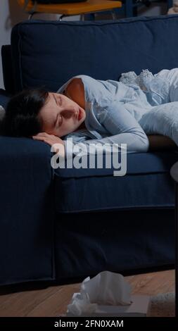 Traumatisée, choquée, frustrée, stressée, dépressive femme pleurant, souffrant d'abus, de harcèlement, de rupture de coeur, de la personne en deuil avec un problème psychologique. Femme avec trouble bipolaire solitude Banque D'Images