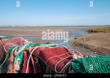 Baie de somme à marée basse et filets de pêche colorés, Cayeux-sur-Mer, somme (80), hauts-de-France, France Banque D'Images