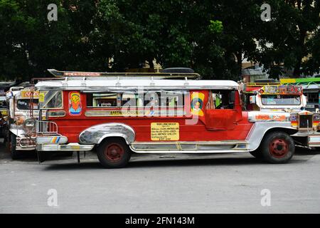 Jeepneys philippins à Legazpi, Bicol, Philippines Banque D'Images