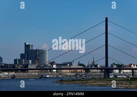 Düsseldorf est la capitale et la deuxième plus grande ville du plus grand État allemand très peuplé de Rhénanie-du-Nord-Westphalie après Cologne Banque D'Images